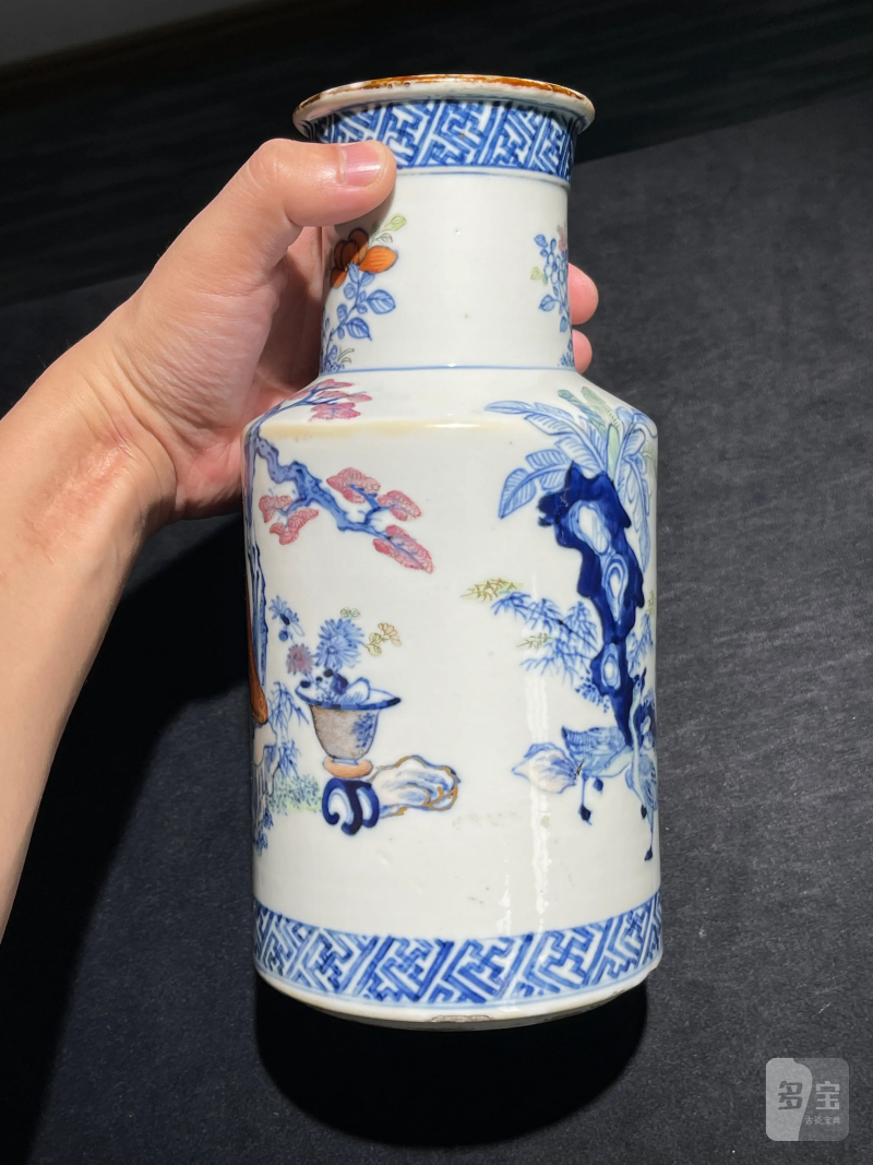清中期 斗彩四爱图瓶一对 - 图5